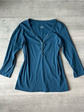 Denver Hayes Women's blue Henley 3/4 Sleeve Top